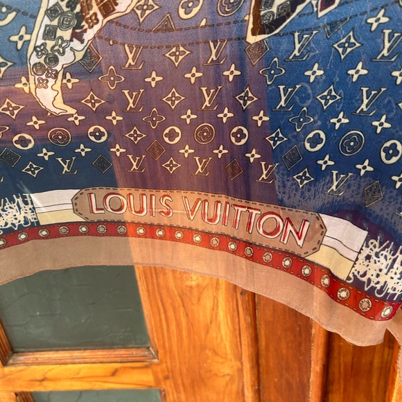 Louis Vuitton silk stole. Used. - Picture 8 of 8